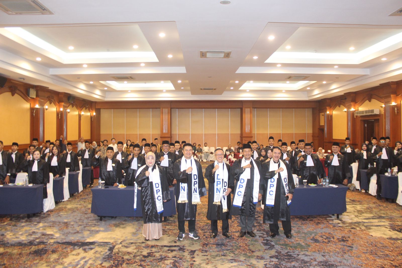 DPC PERADI SAI Mataram melaksanakan Pengangkatan dan Penyumpahan Advokat di Pengadilan Tinggi Nusa Tenggara Barat, pada 14 dan 15 Mei 2025, dengan peserta dilantik sebanyak 44 orang.