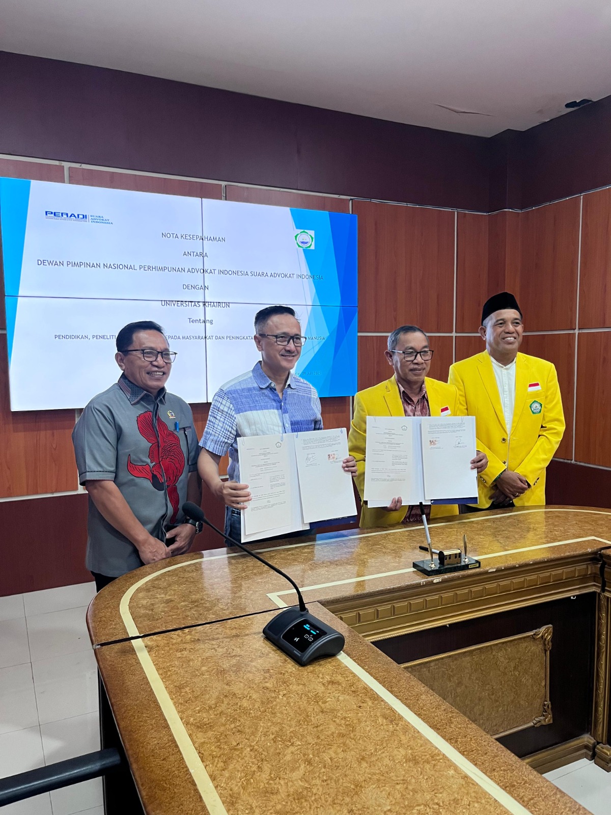 Jumat, 08 Agustus 2025, secara resmi Ketua Umum DPN PERADI SAI (Harry Ponto, S.H., LL.M) dan menandatangani MoU terkait Pendidikan, Penelitian, Pengabdian kepada Masyarakat dan Peningkatan kualitas SDM dengan Rektor Universitas Khairun Ternate dan Dalam agenda tersebut dilanjutkan dengan Penandatanganan Kerja Sama pelaksanaan Pendidikan Khusus Profesi Advokat (PKPA). antara DPC PERADI SAI Halmahera Utara dengan Dekan Fakultas Hukum Unkhair.