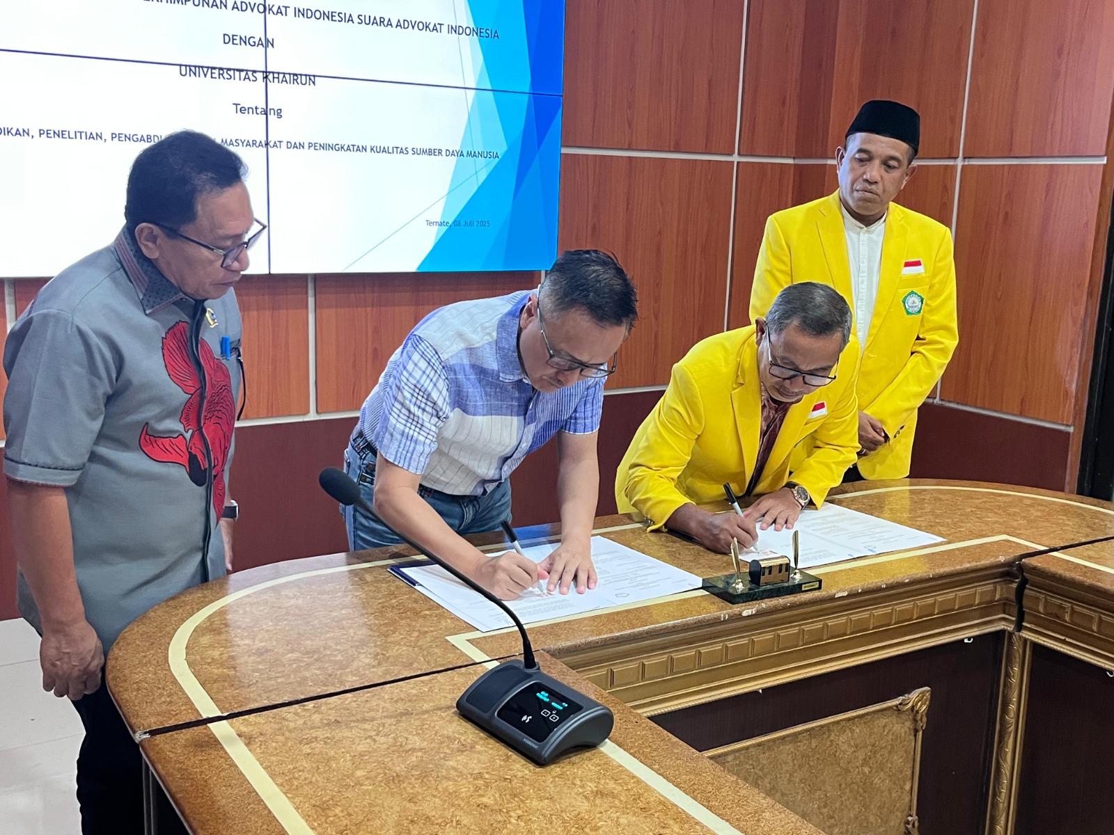 Jumat, 08 Agustus 2025, secara resmi Ketua Umum DPN PERADI SAI (Harry Ponto, S.H., LL.M) dan menandatangani MoU terkait Pendidikan, Penelitian, Pengabdian kepada Masyarakat dan Peningkatan kualitas SDM dengan Rektor Universitas Khairun Ternate dan Dalam agenda tersebut dilanjutkan dengan Penandatanganan Kerja Sama pelaksanaan Pendidikan Khusus Profesi Advokat (PKPA). antara DPC PERADI SAI Halmahera Utara dengan Dekan Fakultas Hukum Unkhair.