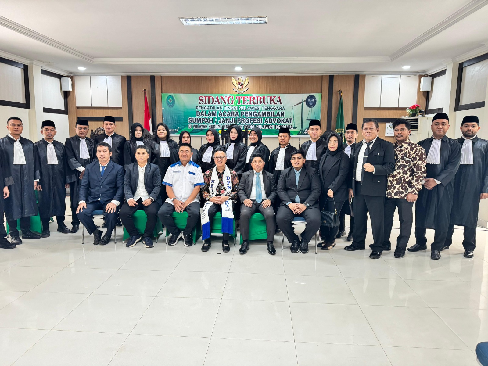 DPC PERADI SAI Kendari melaksanakan Pengangkatan dan Penyumpahan pada 21 sd 22 Agustus 2025 di Ball Room Hotel Horison Kendari dan Pengadilan Tinggi Sulawesi Tenggara, dan acara dibuka oleh KETUM DPN PERADI SAI (Harry Ponto, S.H., LL.M) dan Ketua Komite Magang dan Pengangkatan Advokat (Tommy Sugih, S.H.), dengan peserta yang dilantik sebanyak 17 calon advokat.