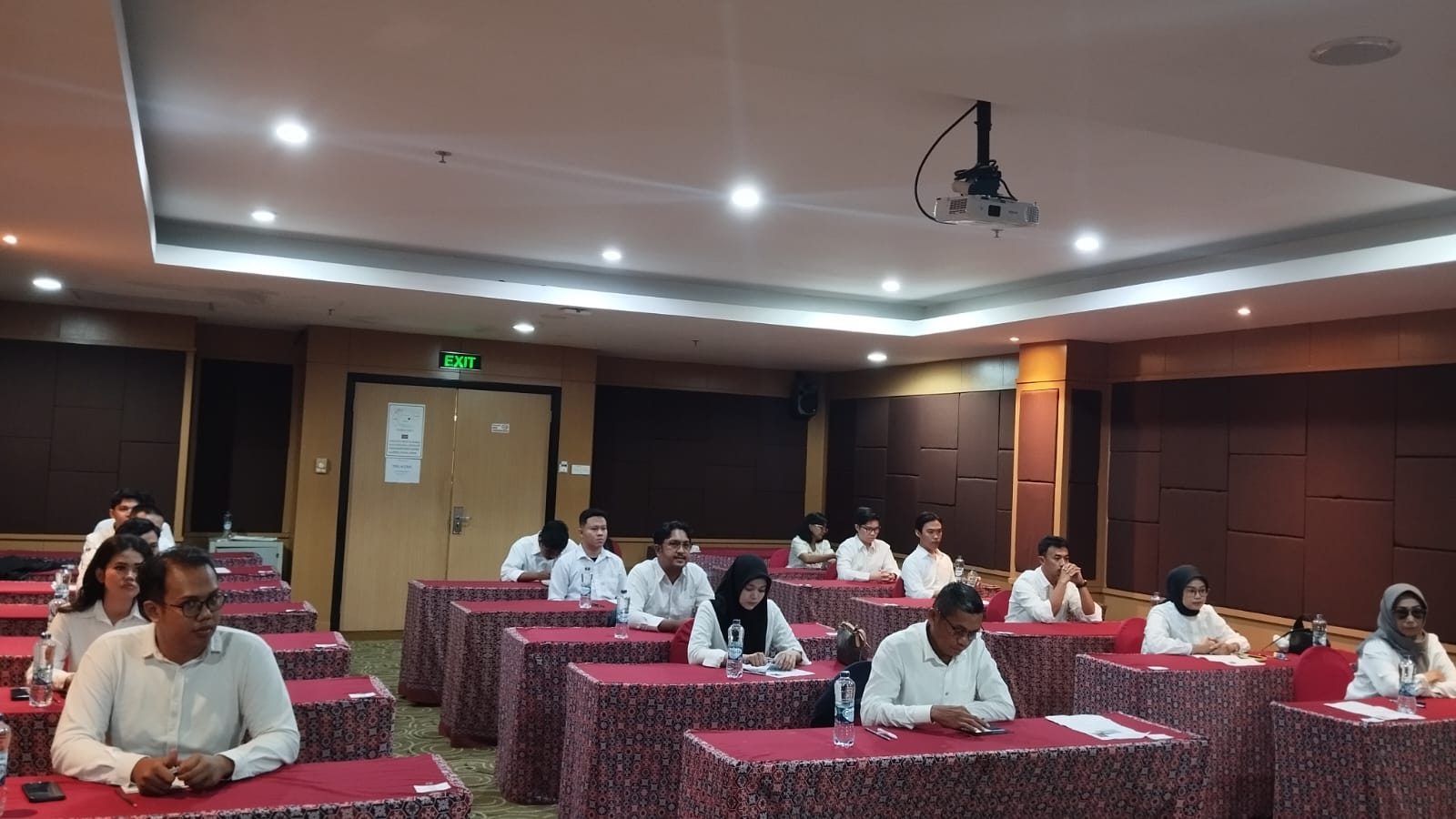 Telah dilaksanakan Ujian Profesi Advokat (UPA) oleh PERADI Suara Advokat Indonesia DPC Makassar, dilaksanakan pada Sabtu, 20 September 2025 di Swiss-Belinn Panakkukang Makassar.