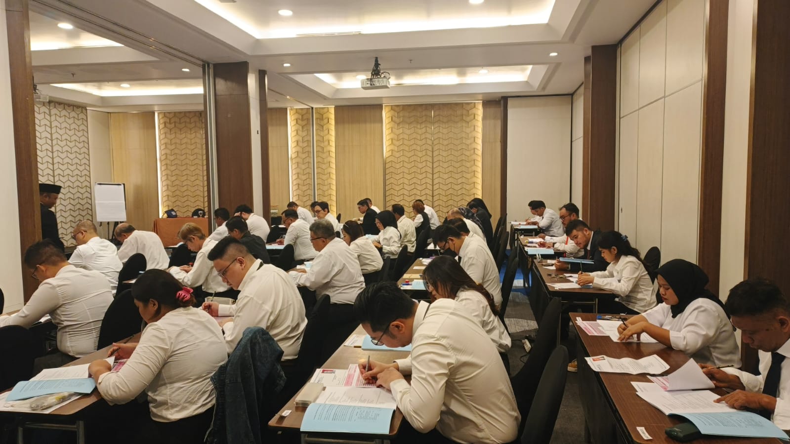 DPC PERADI SAI Jakarta Utara telah melaksanakan Ujian Profesi Advokat (UPA) Angkatan XII ditahun 2025, pada 25 Oktober 2025 di Hotel Ibis Styles Sunter, dengan total peserta 41 orang.